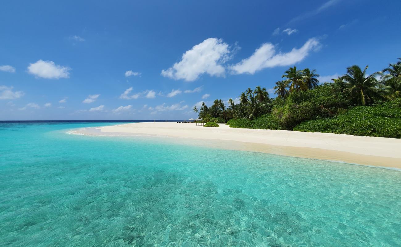 Hadahaa Tatil Köyü Plajı'in fotoğrafı beyaz ince kum yüzey ile