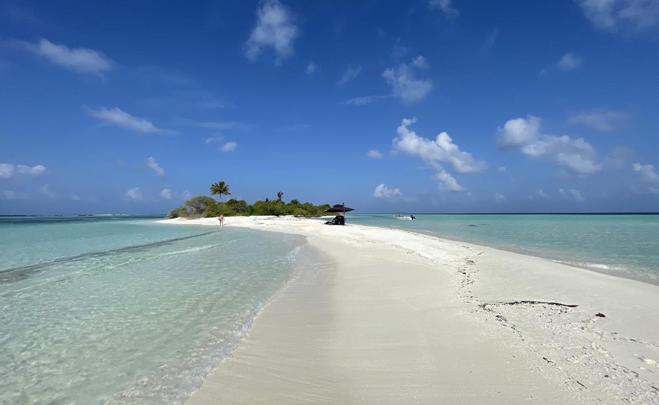 Munyafushi Beach'in fotoğrafı beyaz ince kum yüzey ile