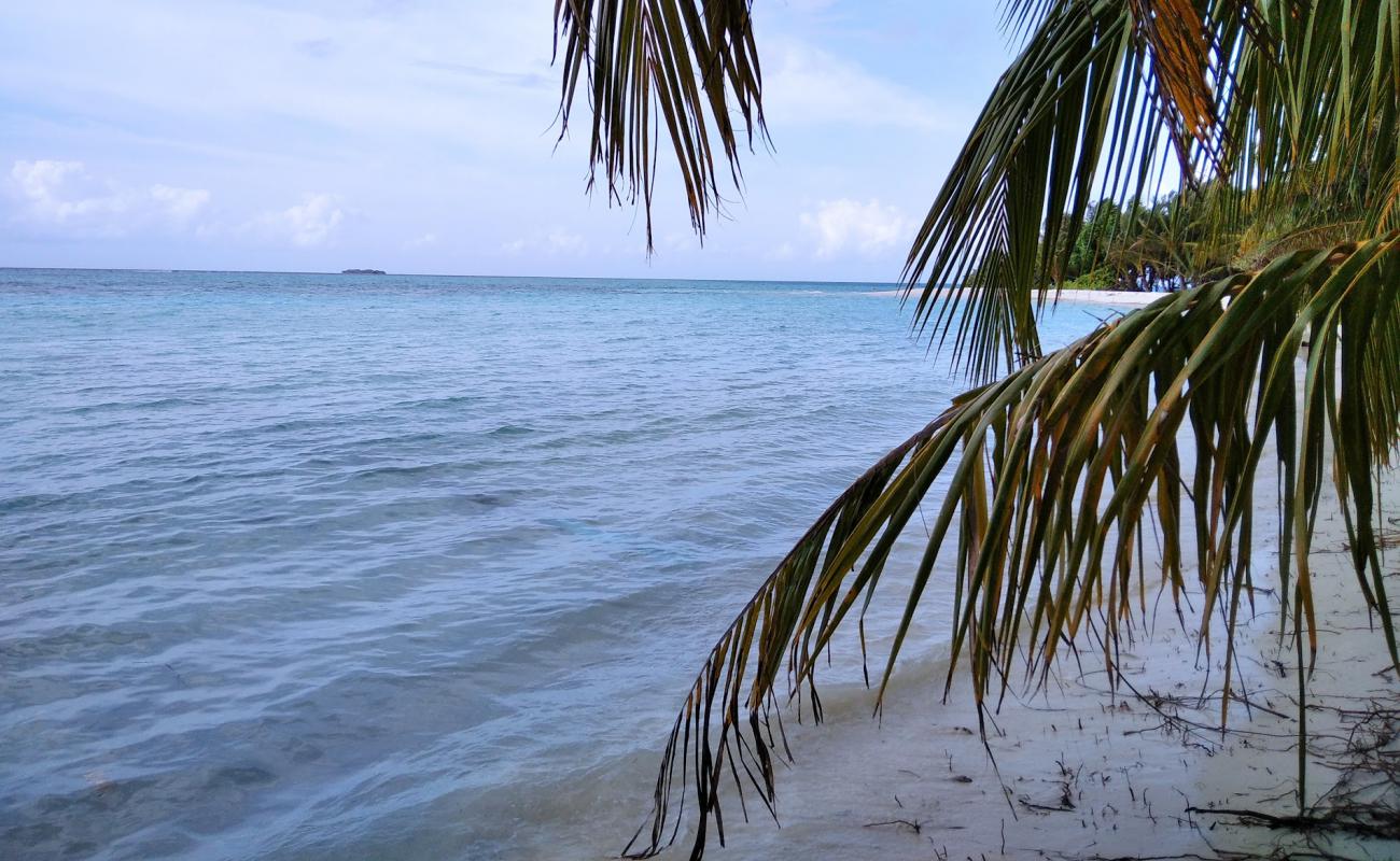 Vandhoo Beach'in fotoğrafı beyaz kum yüzey ile