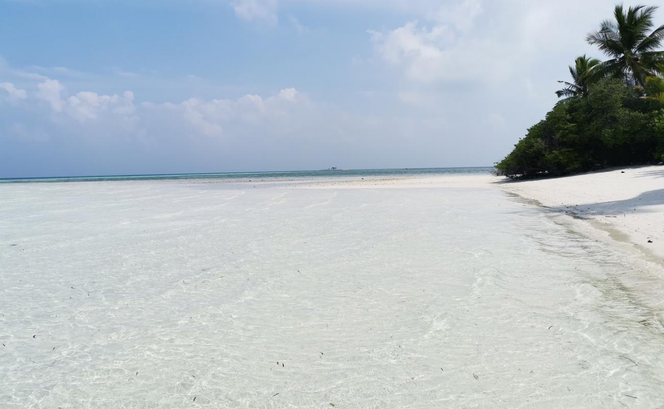 Gaathurehaa Beach'in fotoğrafı i̇nce beyaz kum yüzey ile
