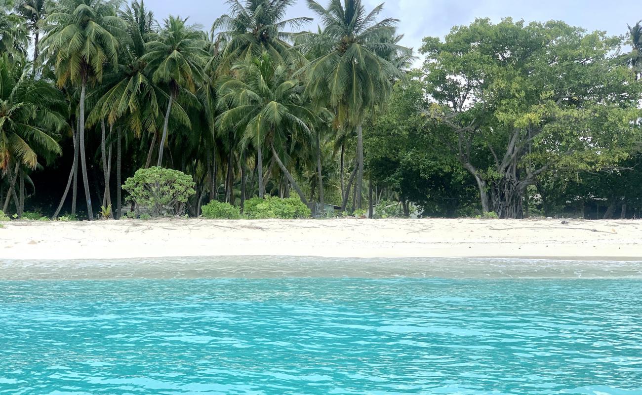 Maadheli Beach'in fotoğrafı beyaz kum yüzey ile