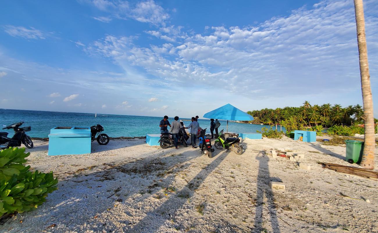 Magoodhoo Beach II'in fotoğrafı açık bej kum yüzey ile