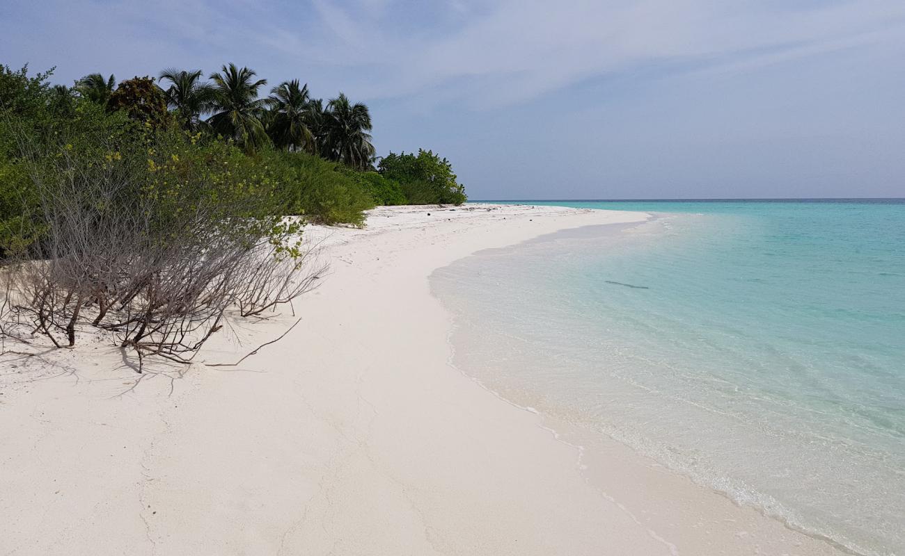 Himithi Beach'in fotoğrafı i̇nce beyaz kum yüzey ile