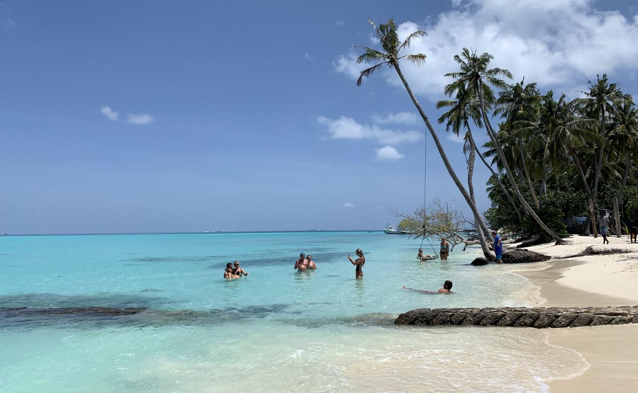 Fulidhoo Thundi Plajı'in fotoğrafı beyaz ince kum yüzey ile