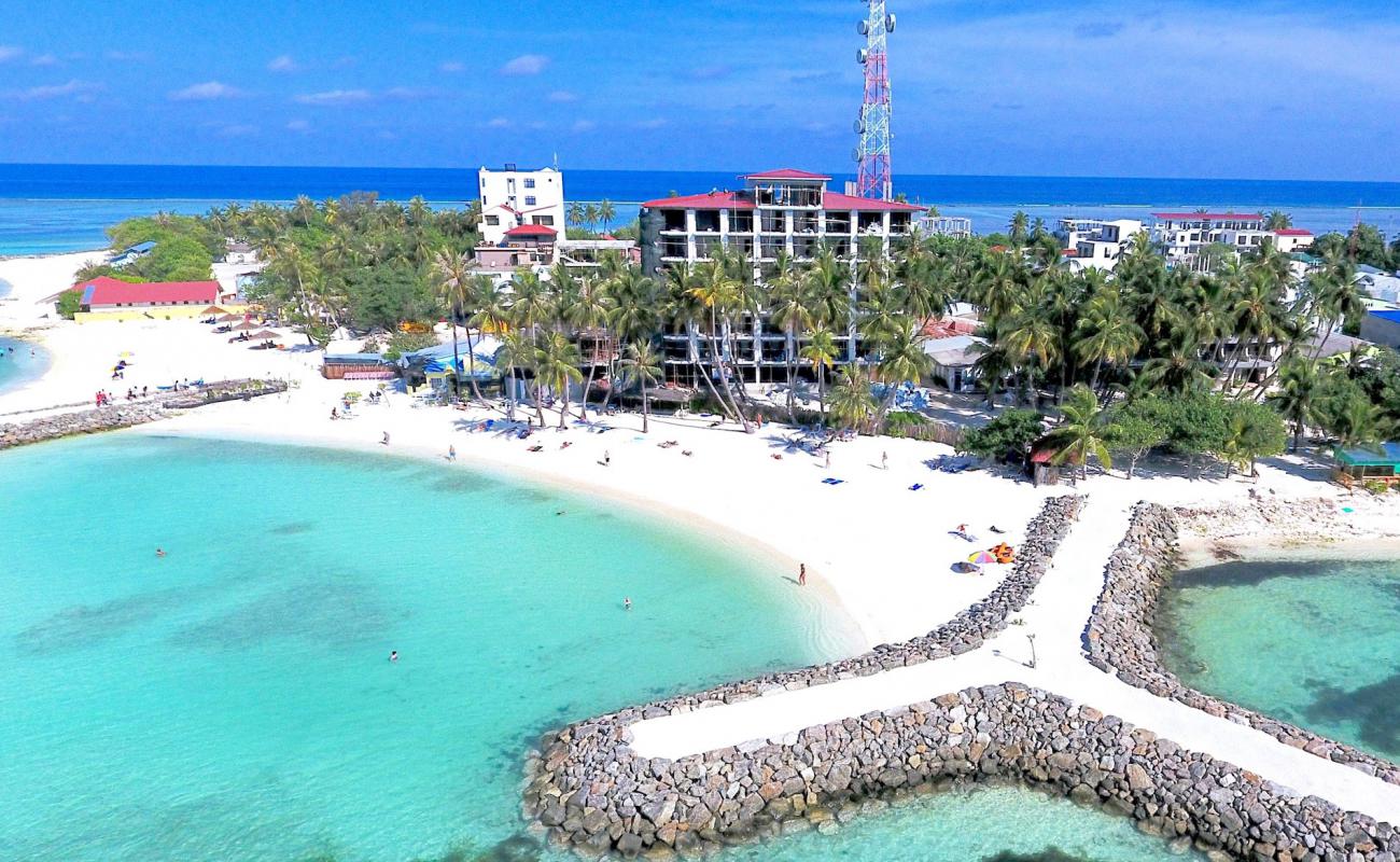 Maafushi Beach'in fotoğrafı beyaz kum yüzey ile