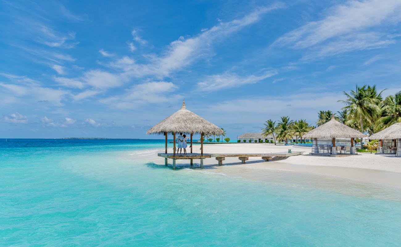 Velassaru Maldives'in fotoğrafı i̇nce beyaz kum yüzey ile
