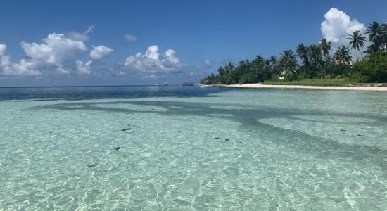 Dhangethi Beach