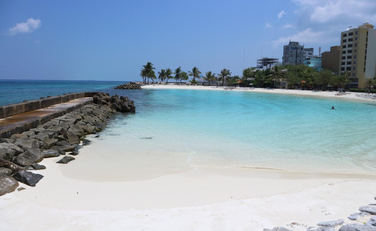 Male Beach'in fotoğrafı beyaz kum yüzey ile