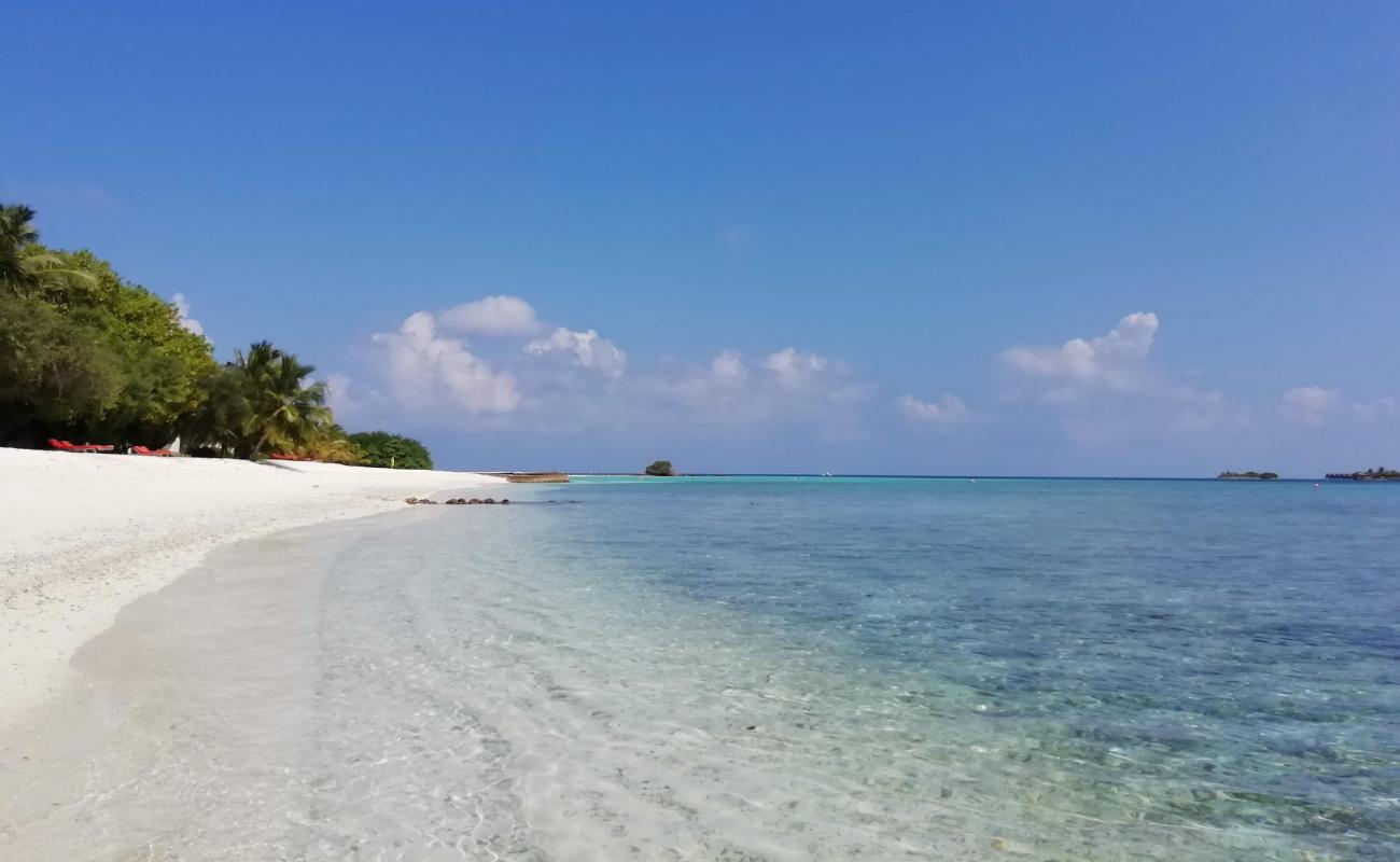 Club Med Kani island'in fotoğrafı beyaz kum yüzey ile