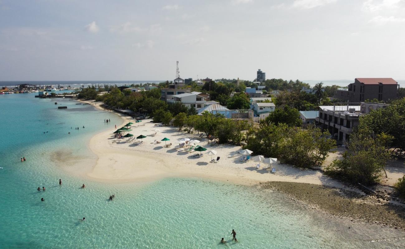 Dhiffushi Kite Beach'in fotoğrafı beyaz kum yüzey ile