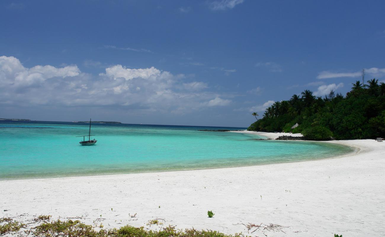 Makunudu Resort Island'in fotoğrafı beyaz kum yüzey ile