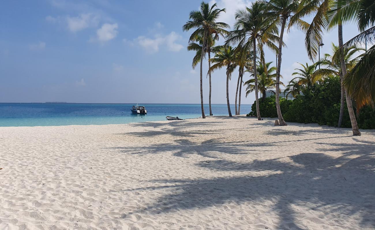 Huvafen Fushi Resort'in fotoğrafı beyaz kum yüzey ile