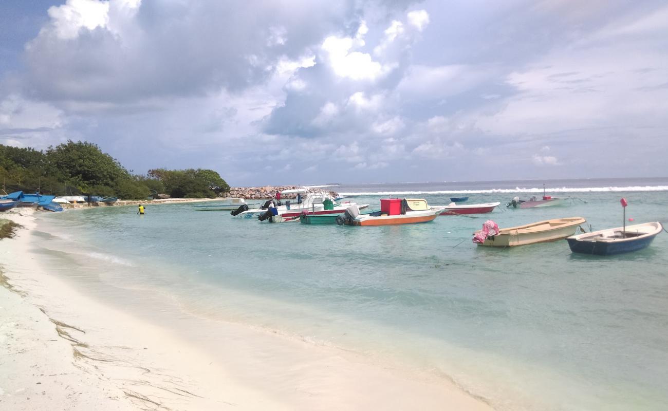 Villimale Beach'in fotoğrafı parlak kum yüzey ile