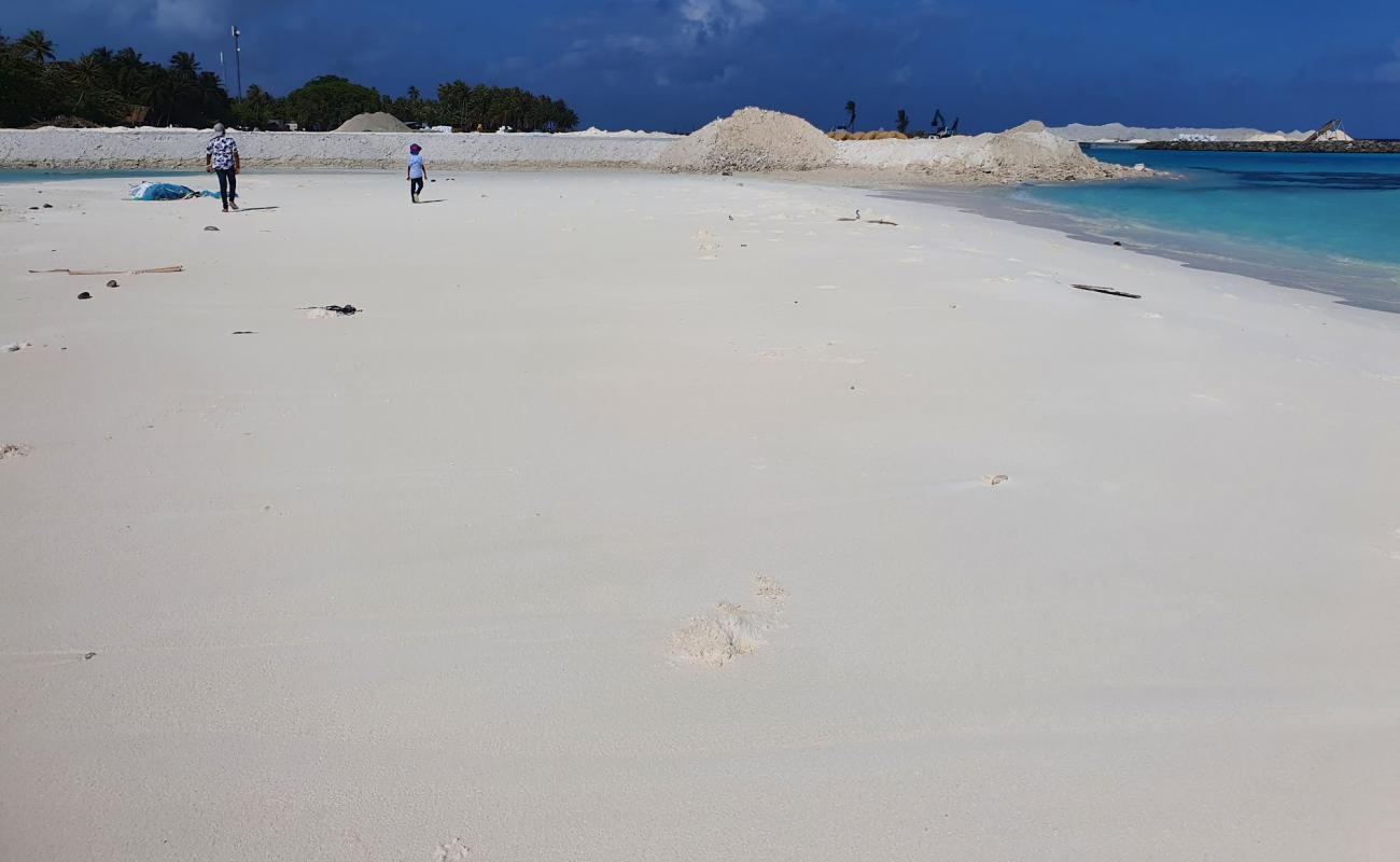 Fulhadhoo Thundi Beach'in fotoğrafı beyaz kum yüzey ile