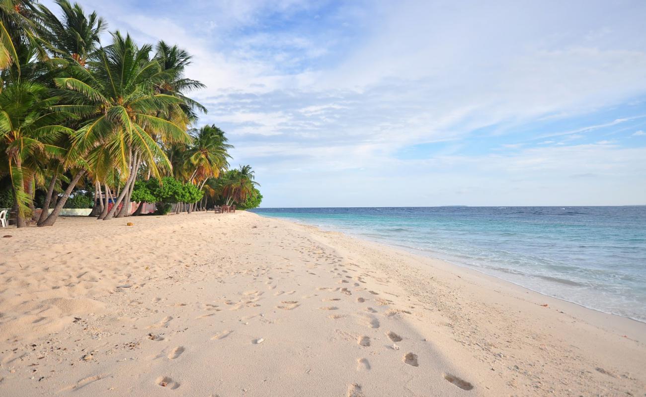 Maalhos Island Beach'in fotoğrafı beyaz kum yüzey ile