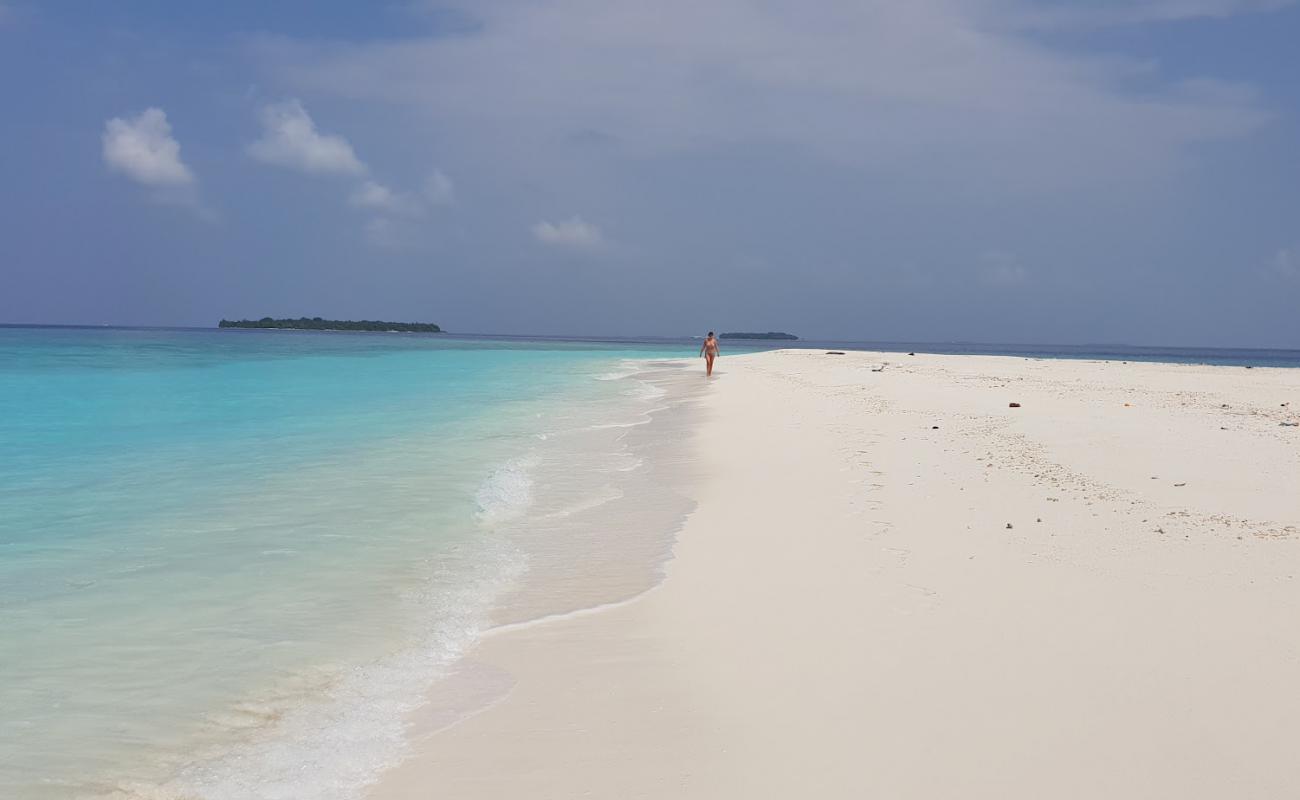 Kihaadhoo Beach'in fotoğrafı i̇nce beyaz kum yüzey ile