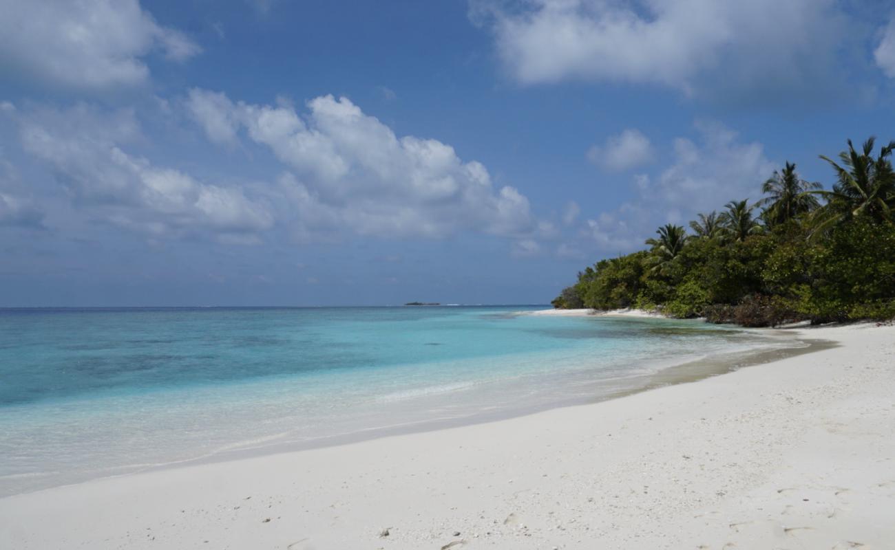 Enboodhoo Island Beach'in fotoğrafı parlak kum yüzey ile