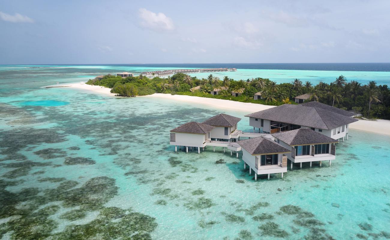 Thilamaafushi Adası Plajı'in fotoğrafı i̇nce bej kum yüzey ile