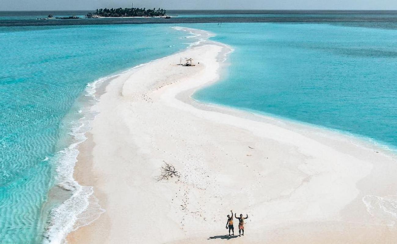 Meyyafushi Island Beach'in fotoğrafı beyaz kum yüzey ile