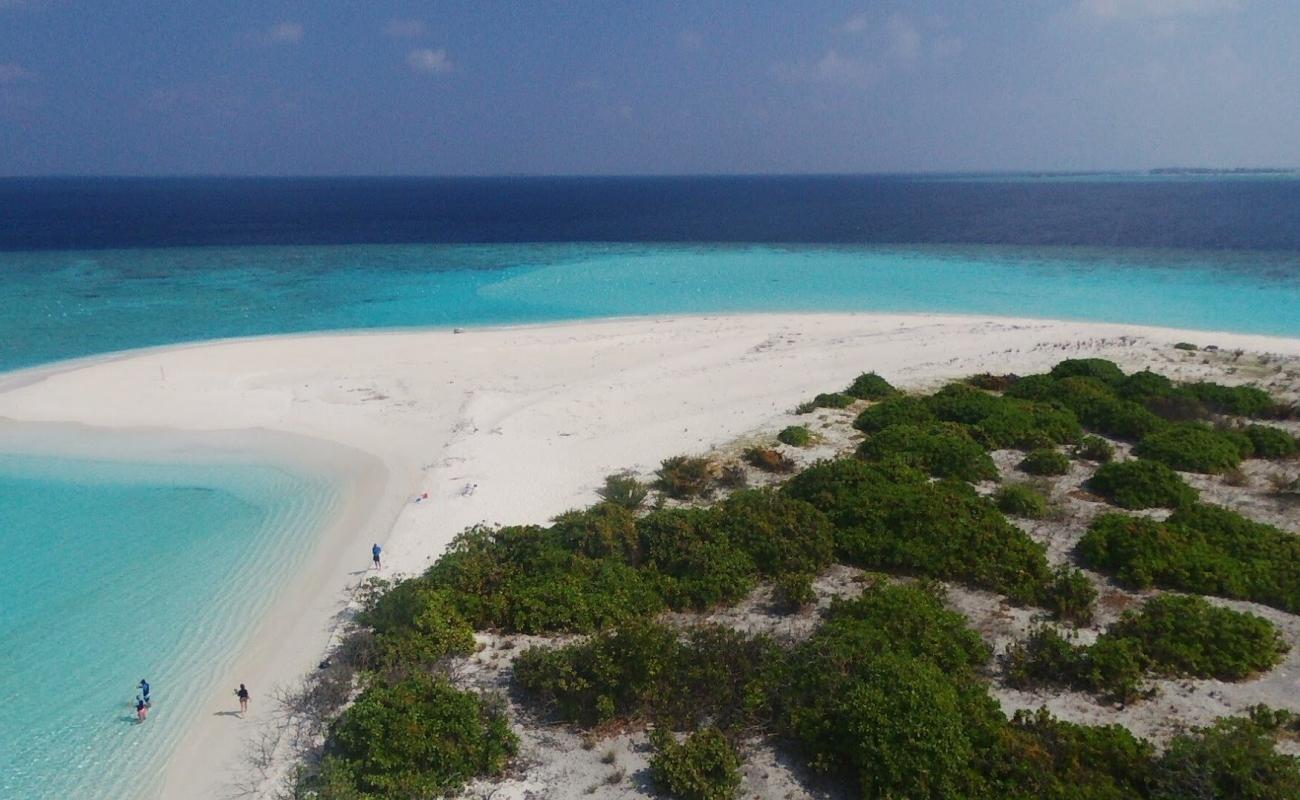 Villingilli Island Beach'in fotoğrafı i̇nce beyaz kum yüzey ile