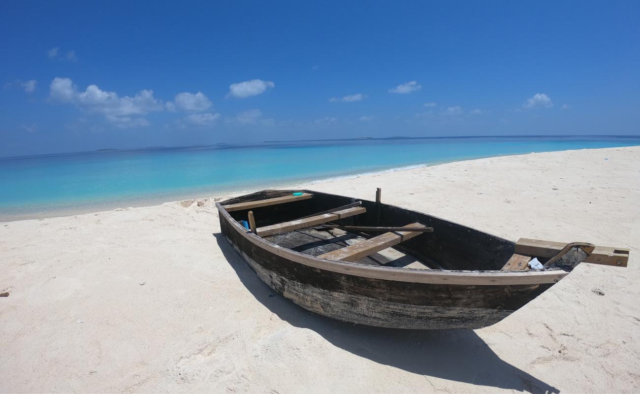 Inguraidhoo Island Beach'in fotoğrafı açık bej kum yüzey ile
