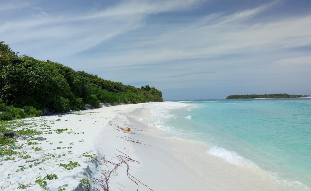 Ifuru Island Beach'in fotoğrafı parlak kum yüzey ile