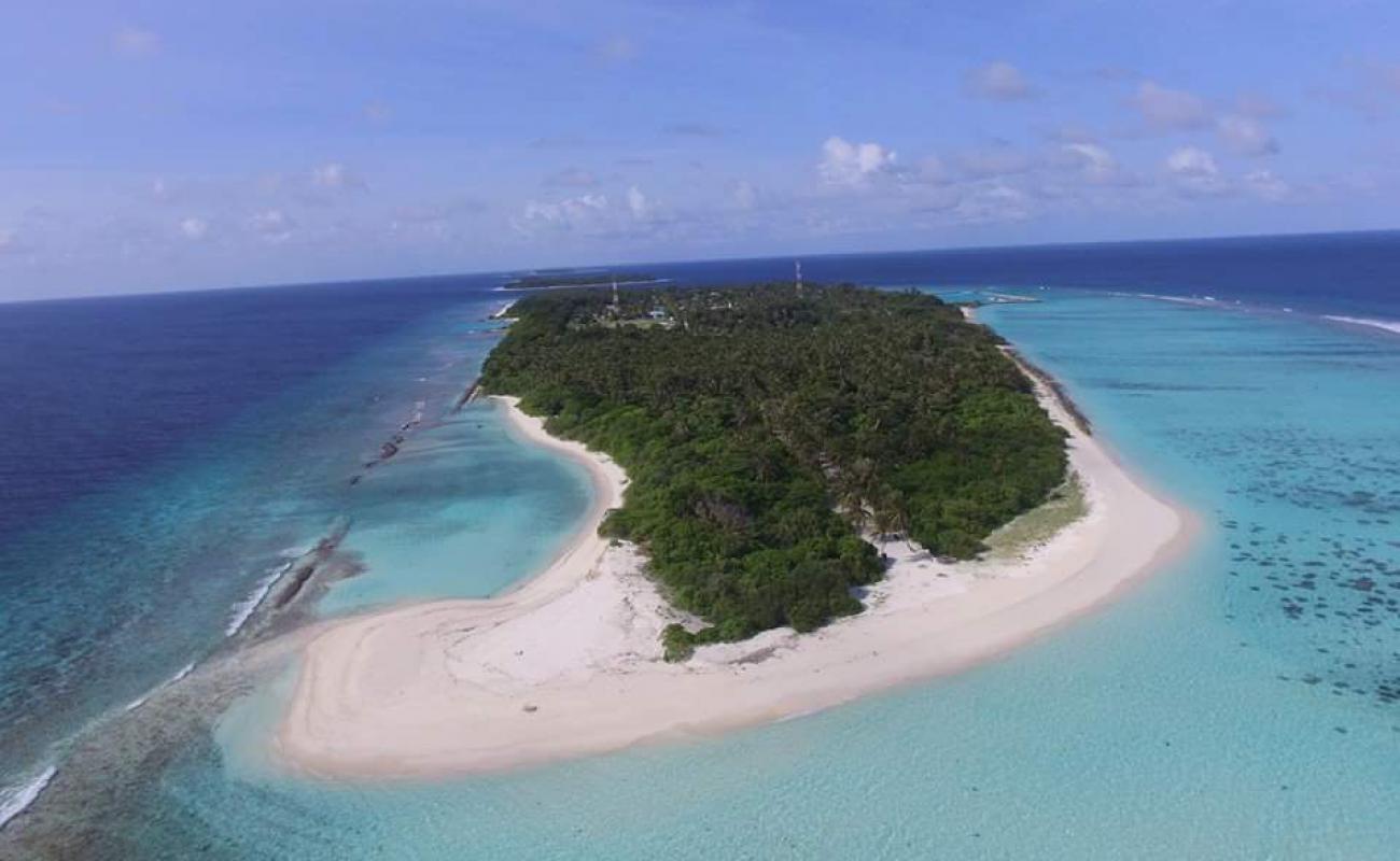 Thundi Island Beach'in fotoğrafı açık bej kum yüzey ile