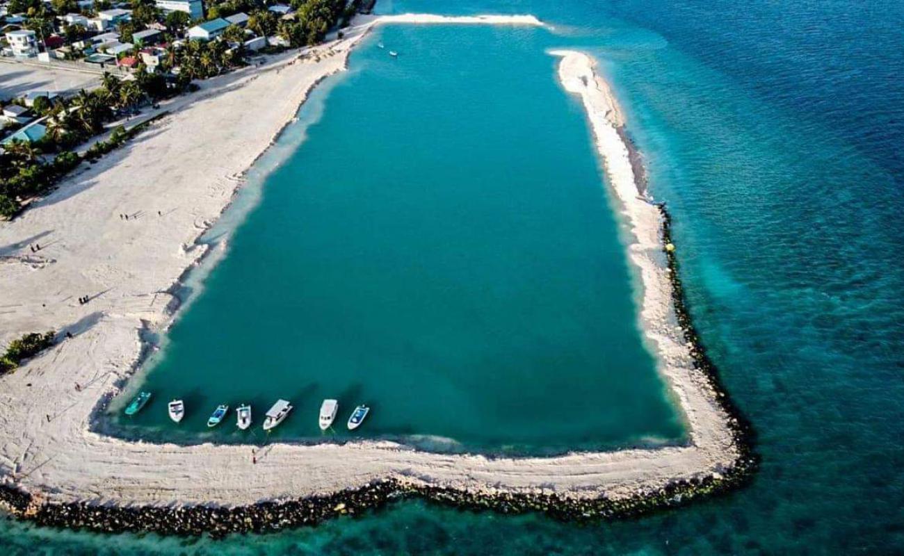 Maduvvari South Harbour'in fotoğrafı açık bej kum yüzey ile