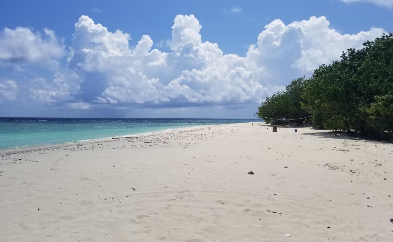 Velidhoo Beach'in fotoğrafı beyaz kum yüzey ile