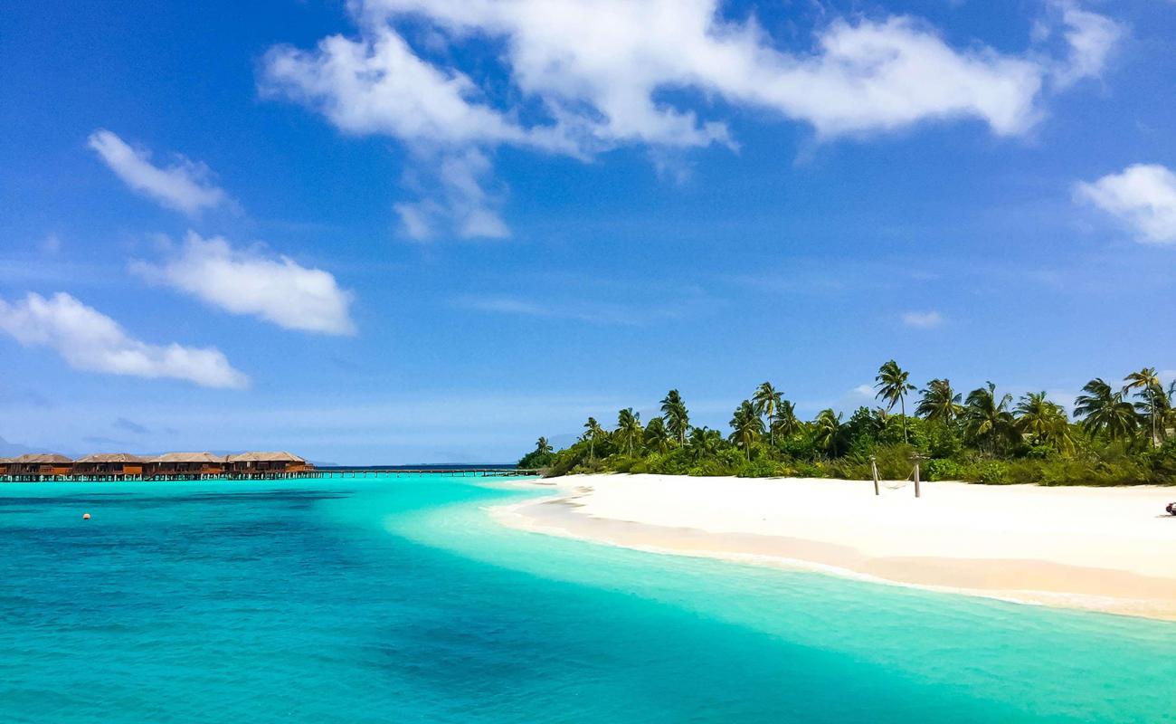 Noku Resort Beach'in fotoğrafı beyaz kum yüzey ile