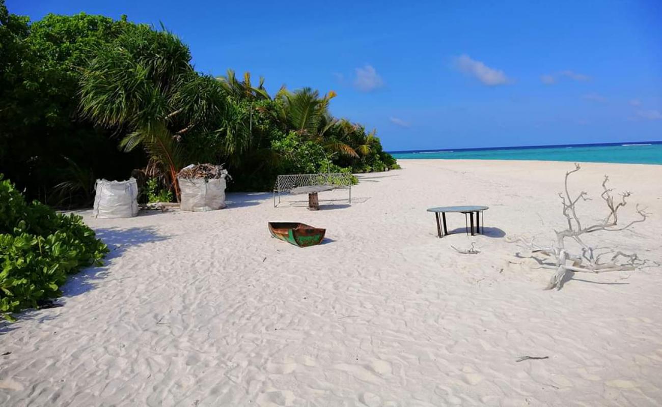Maroshi Sunset Beach'in fotoğrafı açık bej kum yüzey ile