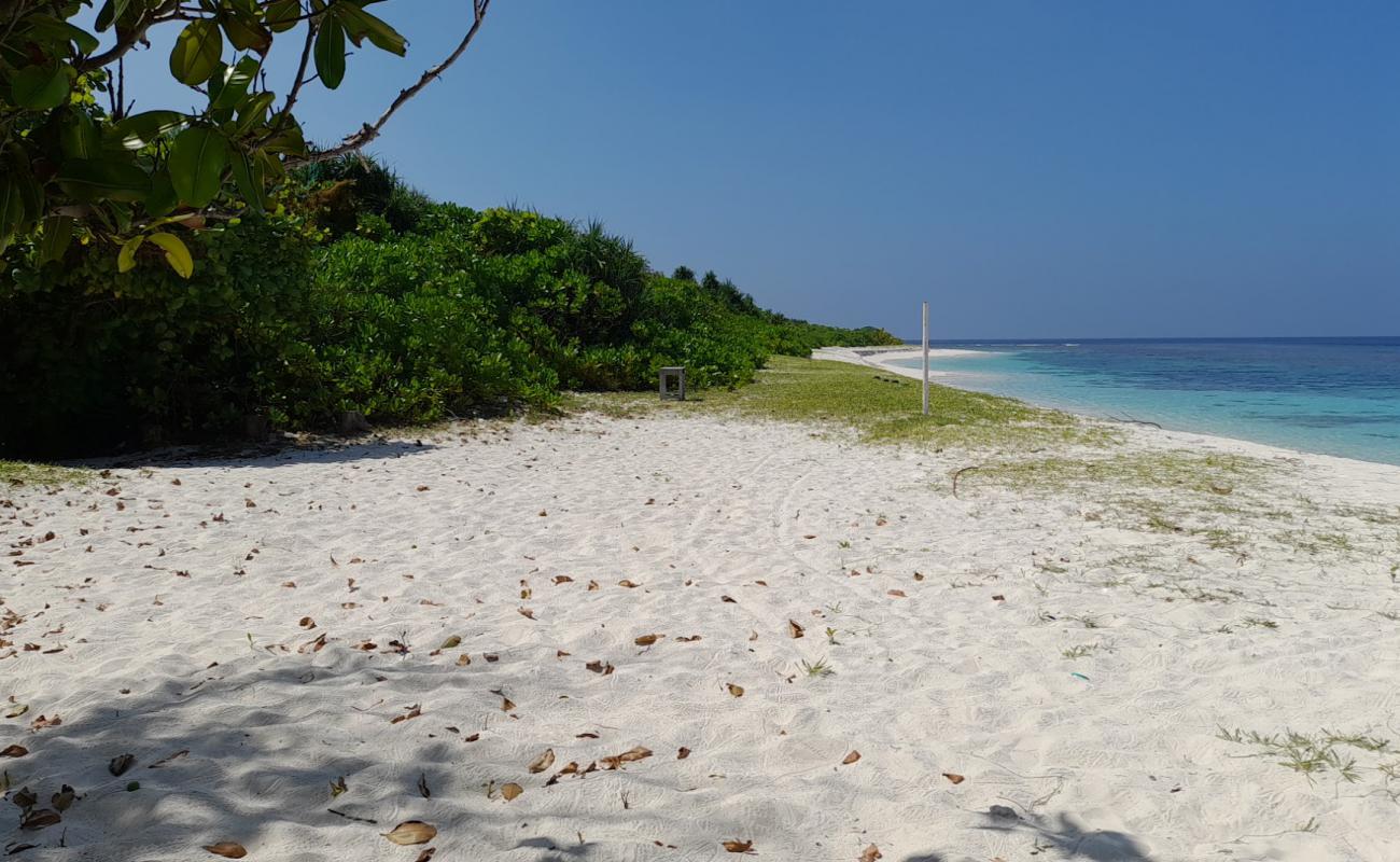 Funa Beach'in fotoğrafı beyaz kum yüzey ile
