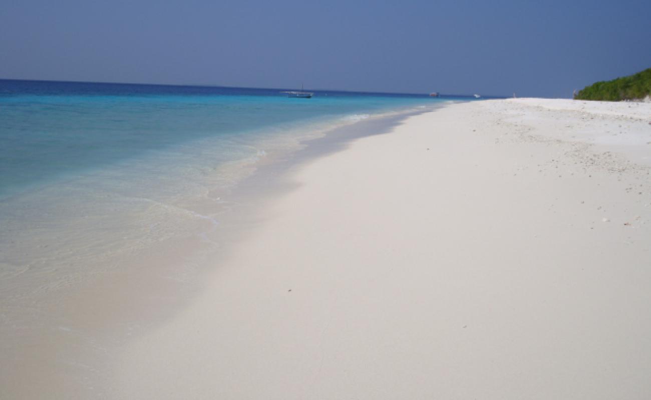 Nolhivaran Beach'in fotoğrafı beyaz kum yüzey ile