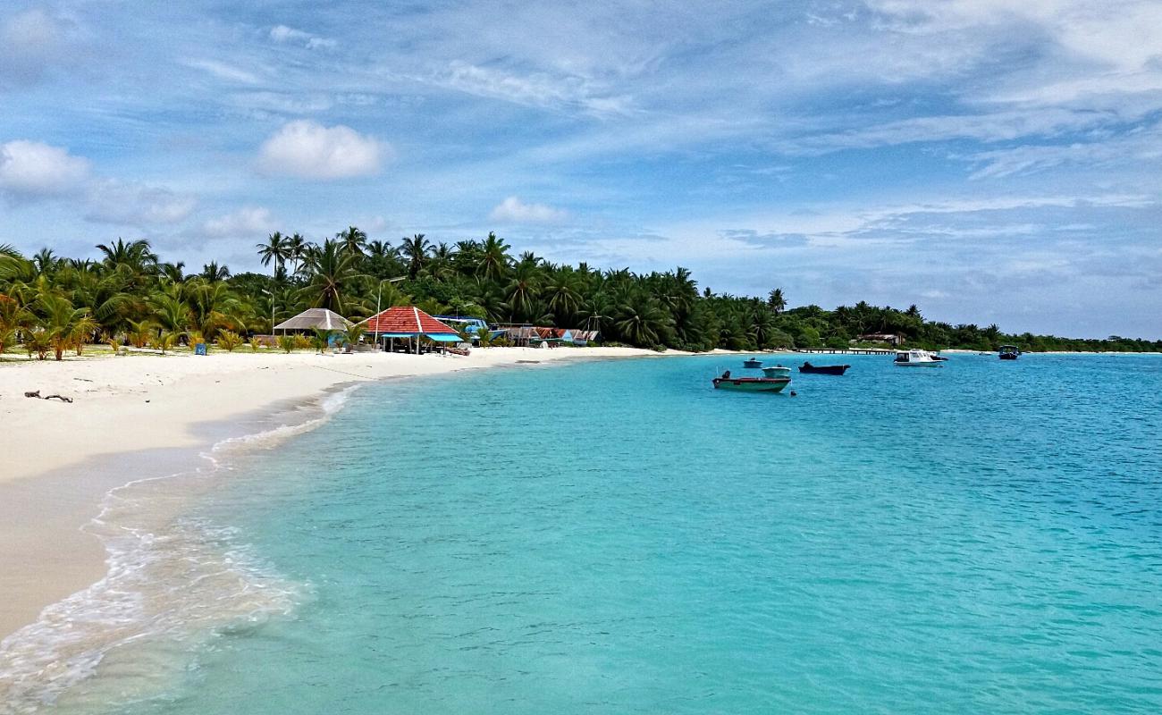 Nolhivaranfaru Beach'in fotoğrafı beyaz kum yüzey ile