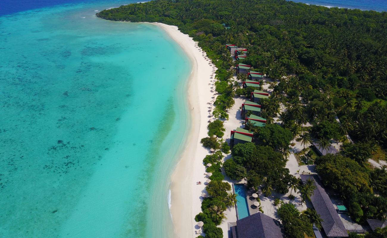 Undhoali beach'in fotoğrafı beyaz kum yüzey ile