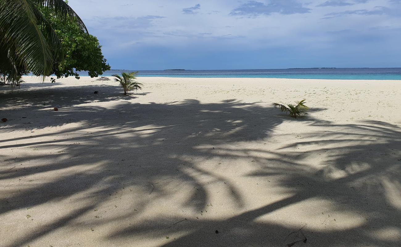 Raiy Nika Beach'in fotoğrafı açık bej kum yüzey ile