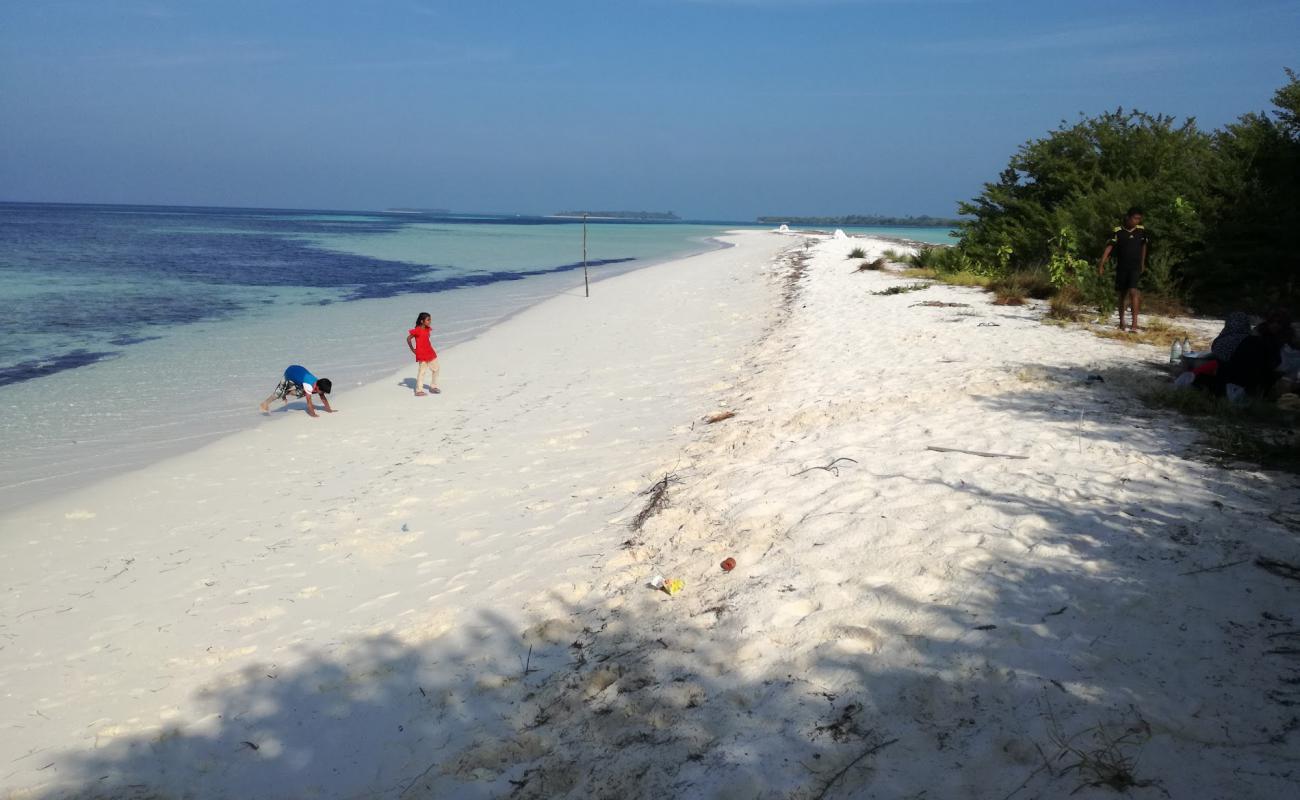 Molhadhoo Beach'in fotoğrafı gri kum yüzey ile