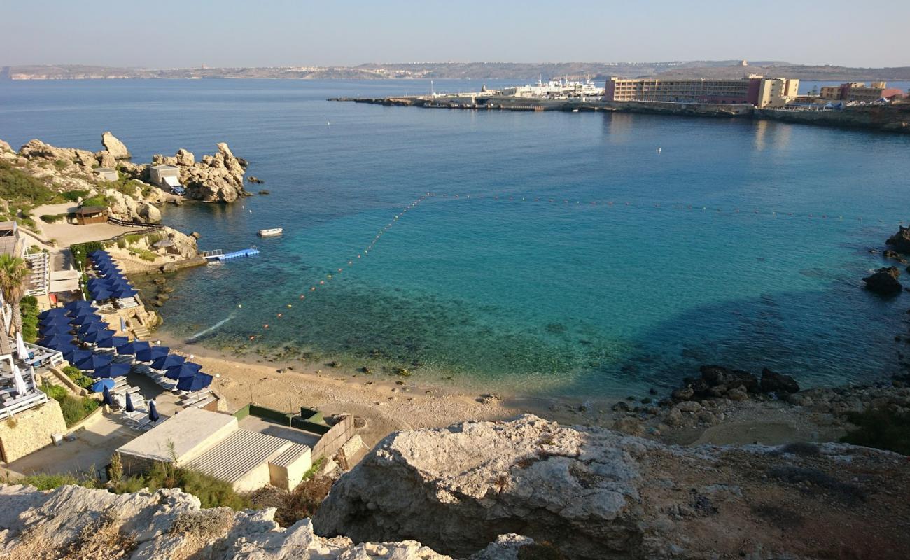 Cirkewwa Bay'in fotoğrafı parlak kum yüzey ile