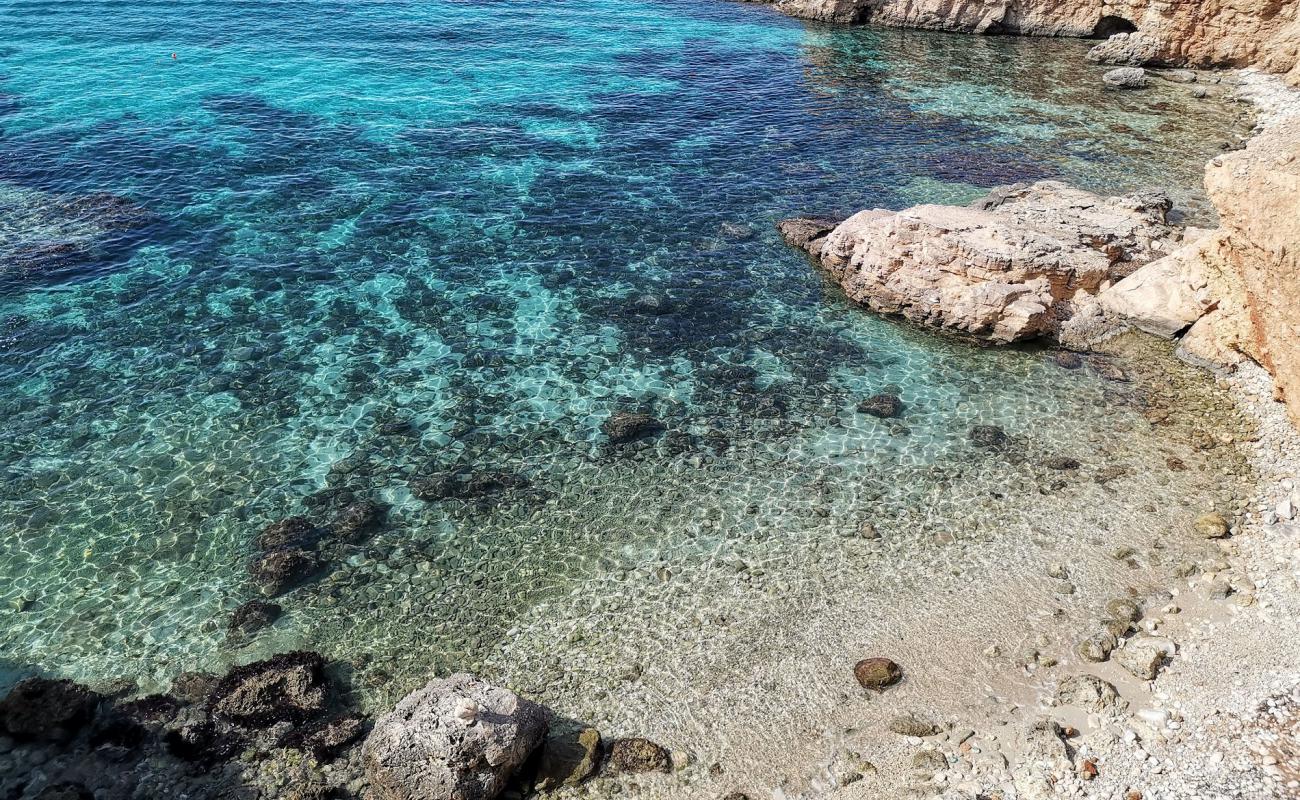 Blue Lagoon Beach'in fotoğrafı bej kum ve kayalar yüzey ile