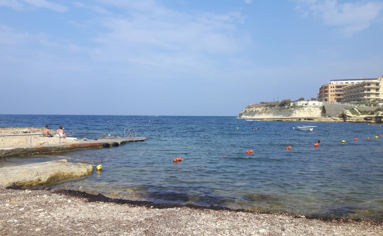 Qbajjar Bay Beach'in fotoğrafı bej kum ve kayalar yüzey ile