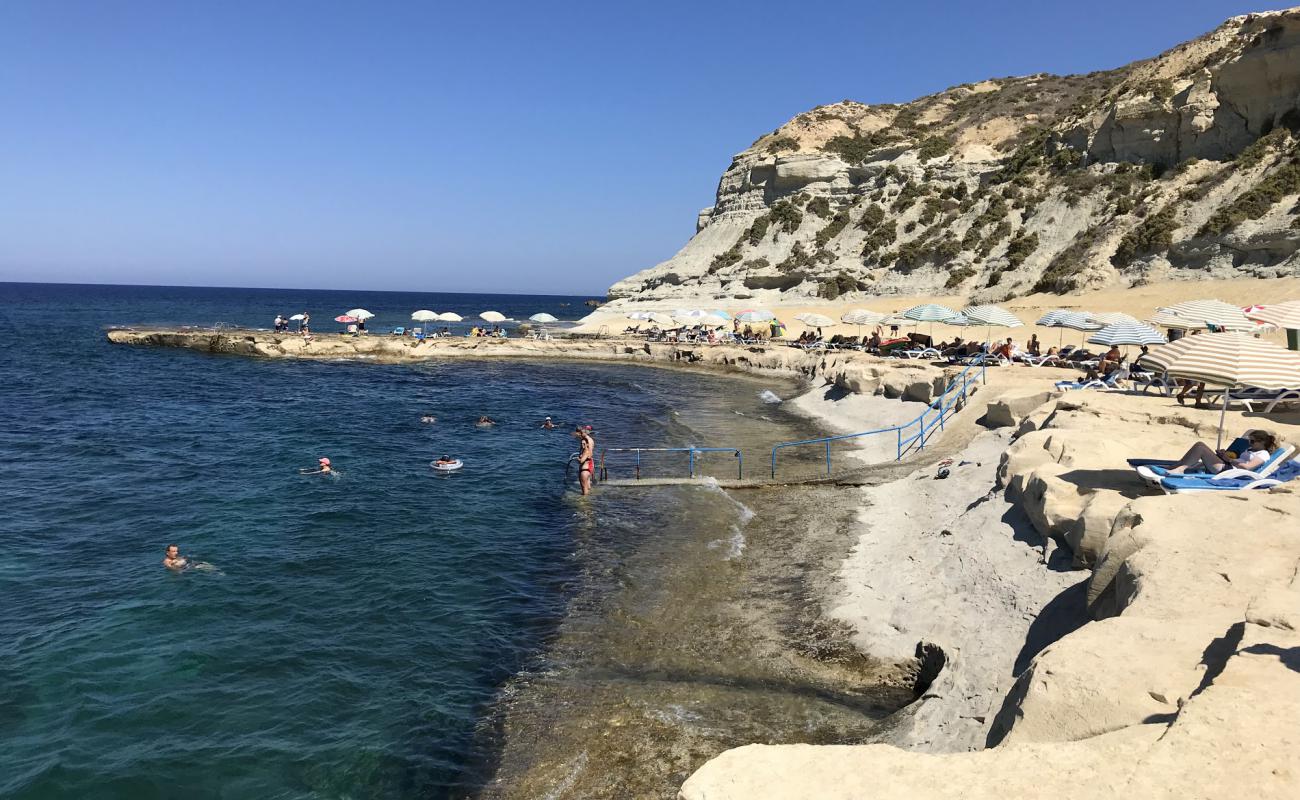 Ghar Qawqla Beach'in fotoğrafı kayalık arazi yüzey ile