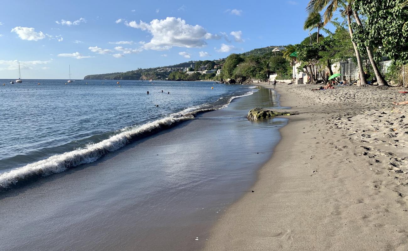 Plage de l'anse Madame'in fotoğrafı küçük gri çakıllar yüzey ile