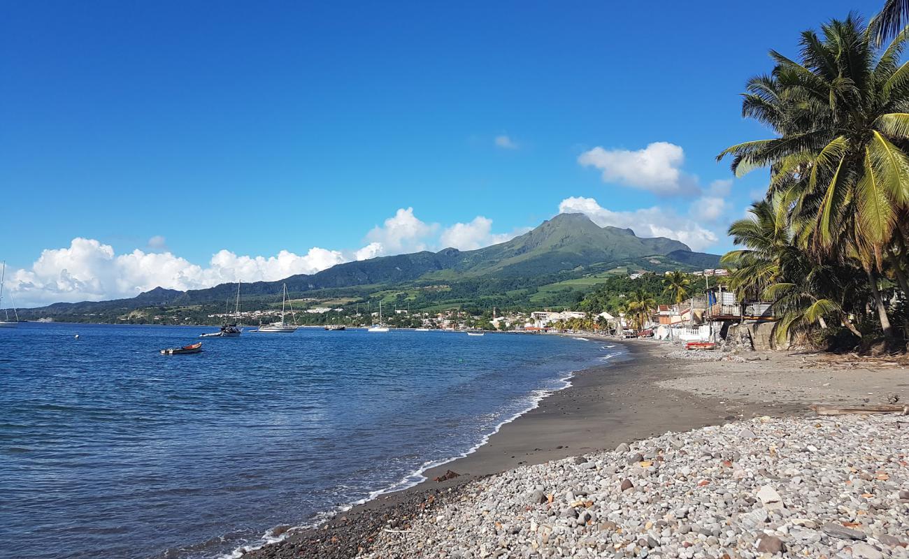Plage de Saint-Pierre'in fotoğrafı gri kum yüzey ile