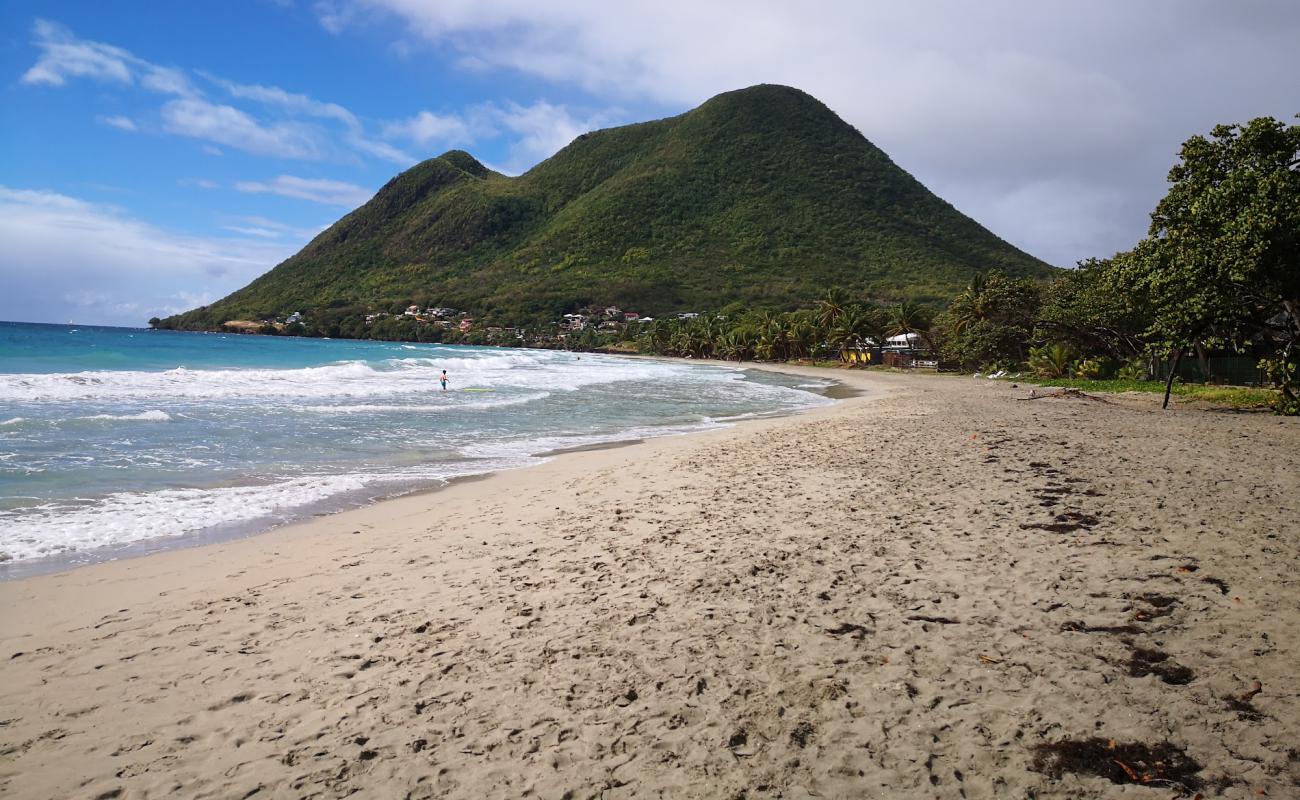 Le Diamant beach'in fotoğrafı bej kabuklu kum yüzey ile