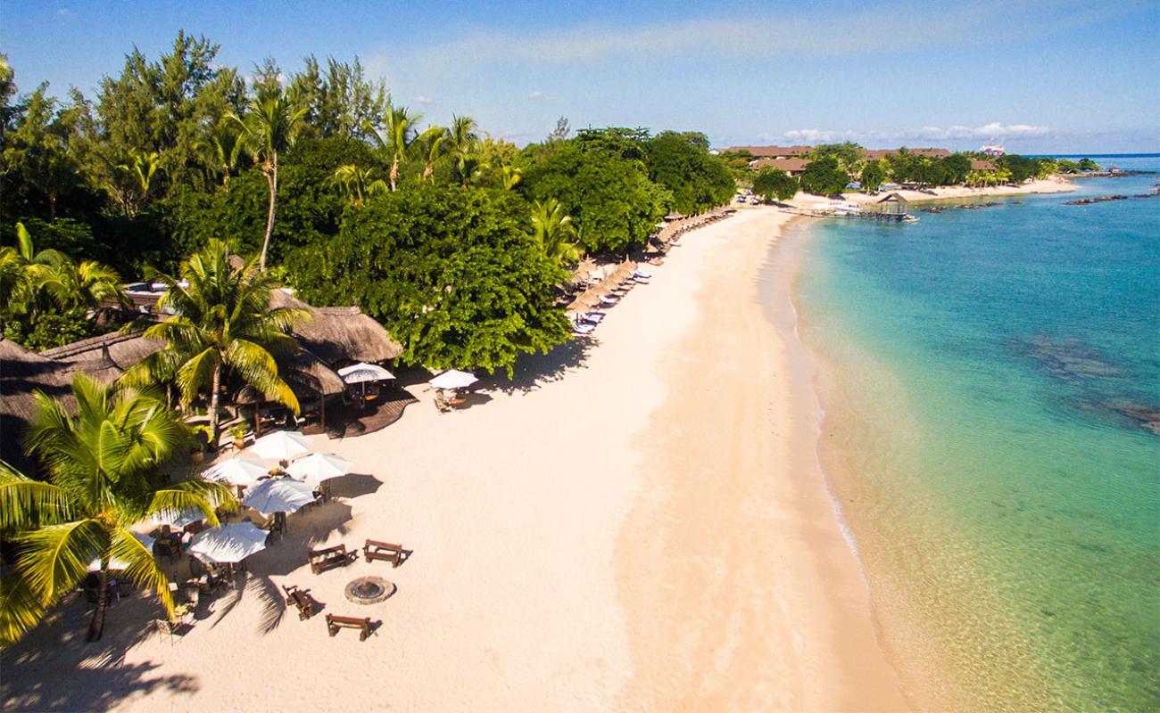 Maritim Resort Mauritius'in fotoğrafı açık bej kum yüzey ile