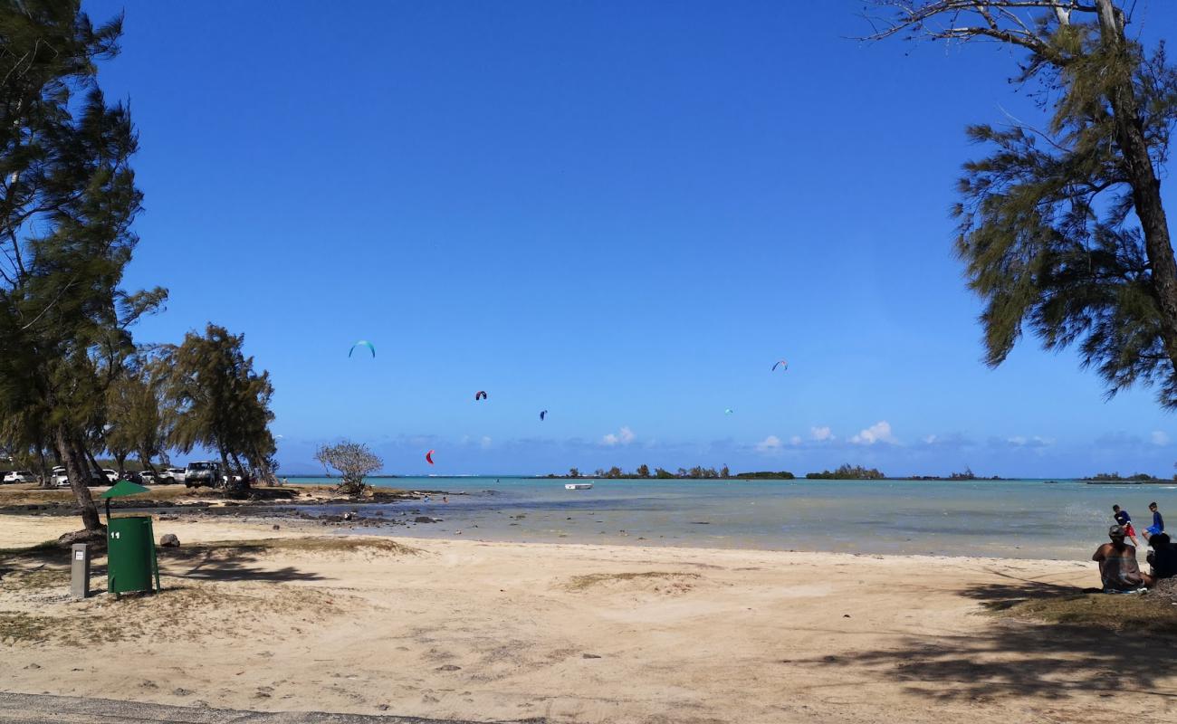Pointe aux Cannoniers Beach'in fotoğrafı açık bej kum yüzey ile