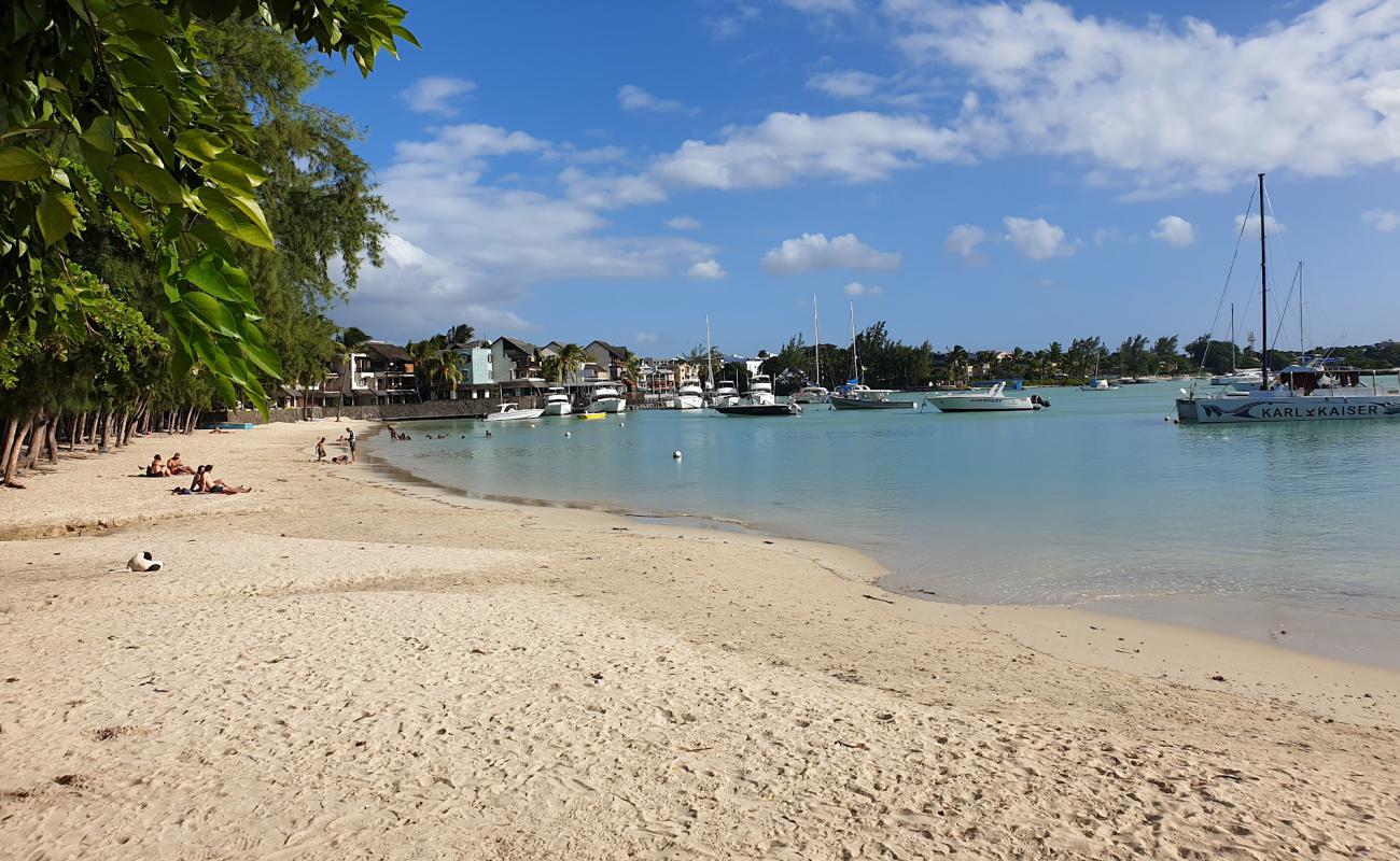 Grand Baie Beach'in fotoğrafı açık bej kum yüzey ile