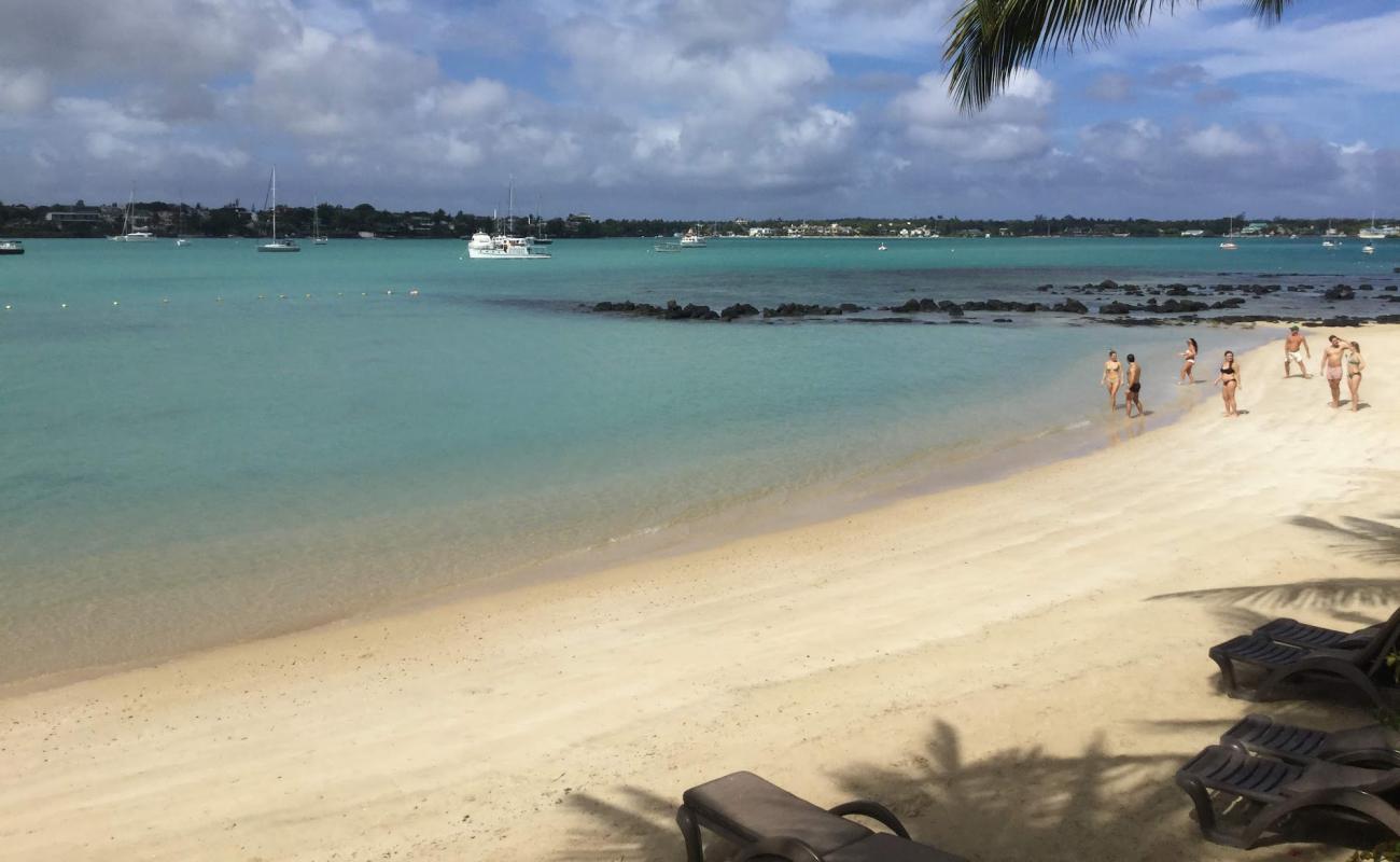 Mauricia Resort Beach'in fotoğrafı açık bej kum yüzey ile