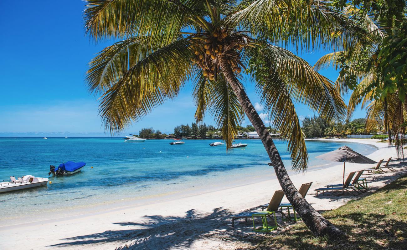 CocoNuts Resot Beach'in fotoğrafı açık bej kum yüzey ile