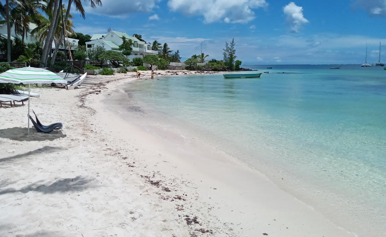 La Pelouse Beach'in fotoğrafı beyaz kum yüzey ile